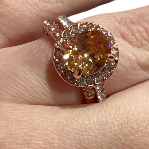 Champagne Crystal Morganite and Cubic Zirconium 14kRose Gold plated Woman’s Ring - Picture 5 of 7
